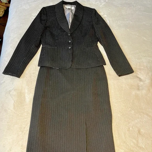 Size: US Made in Black and white stripe skirt suit